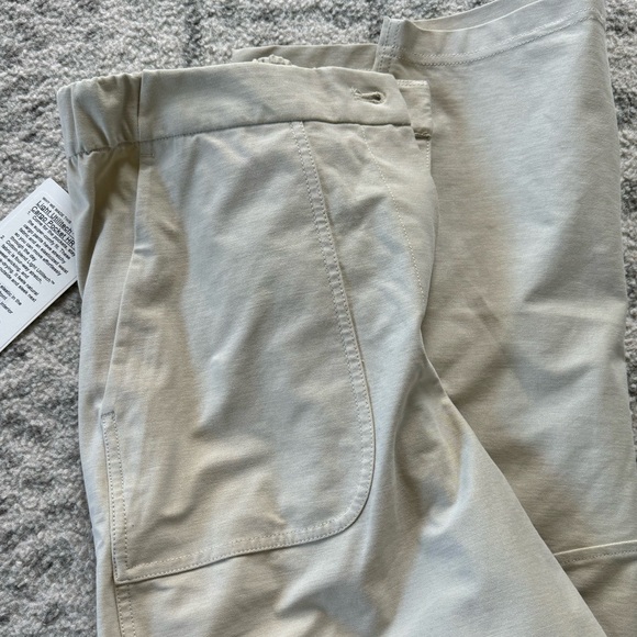 NWT lululemon light utilitech tech cargo pocket HR pants - Picture 3 of 3